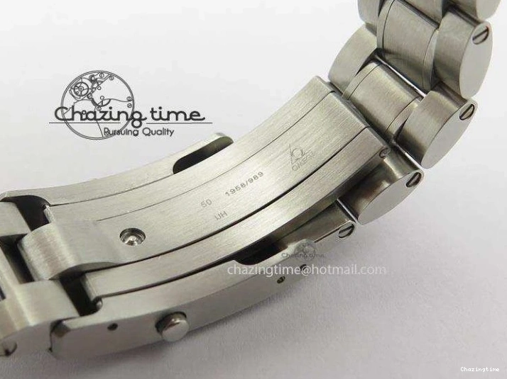 0516 Efficient Speedmaster JHF SS Snoopy Award 45th Anniversary White dial On SS Bracelet 8239